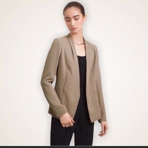 Aritzia Babaton Keith Jacket Size 0 Colour Matte Pearl. EUC.